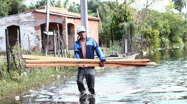  100,000 residents evacuated due to flood in Paraguay